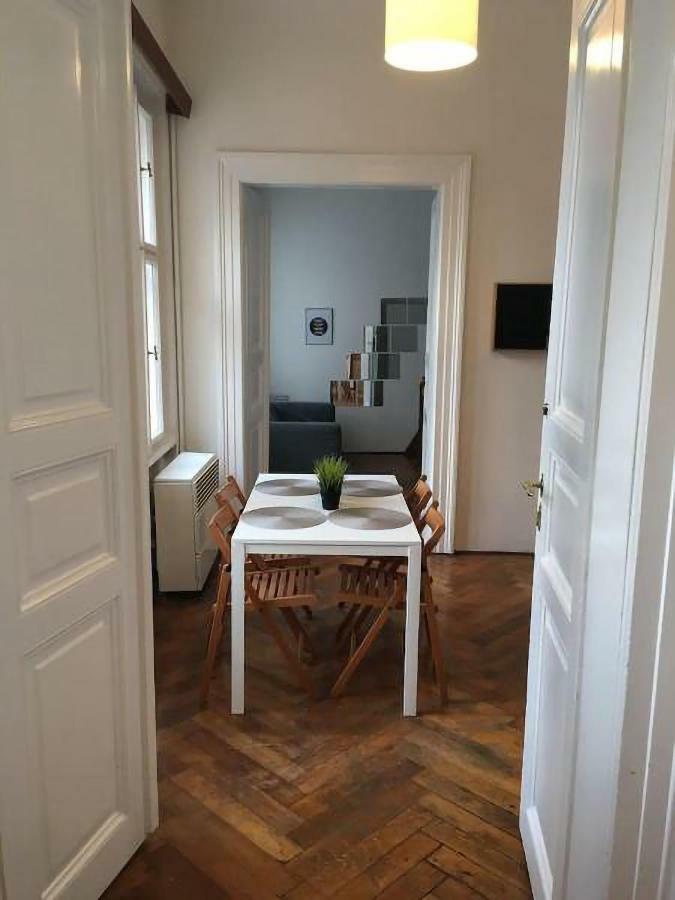 Apartament Hybernska 22